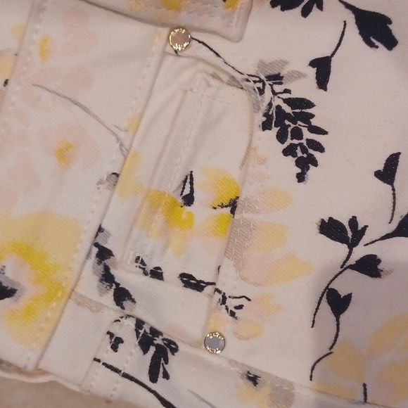 White House Black Market Stylish White Floral Print Slim Jeans - Picture 3 of 11